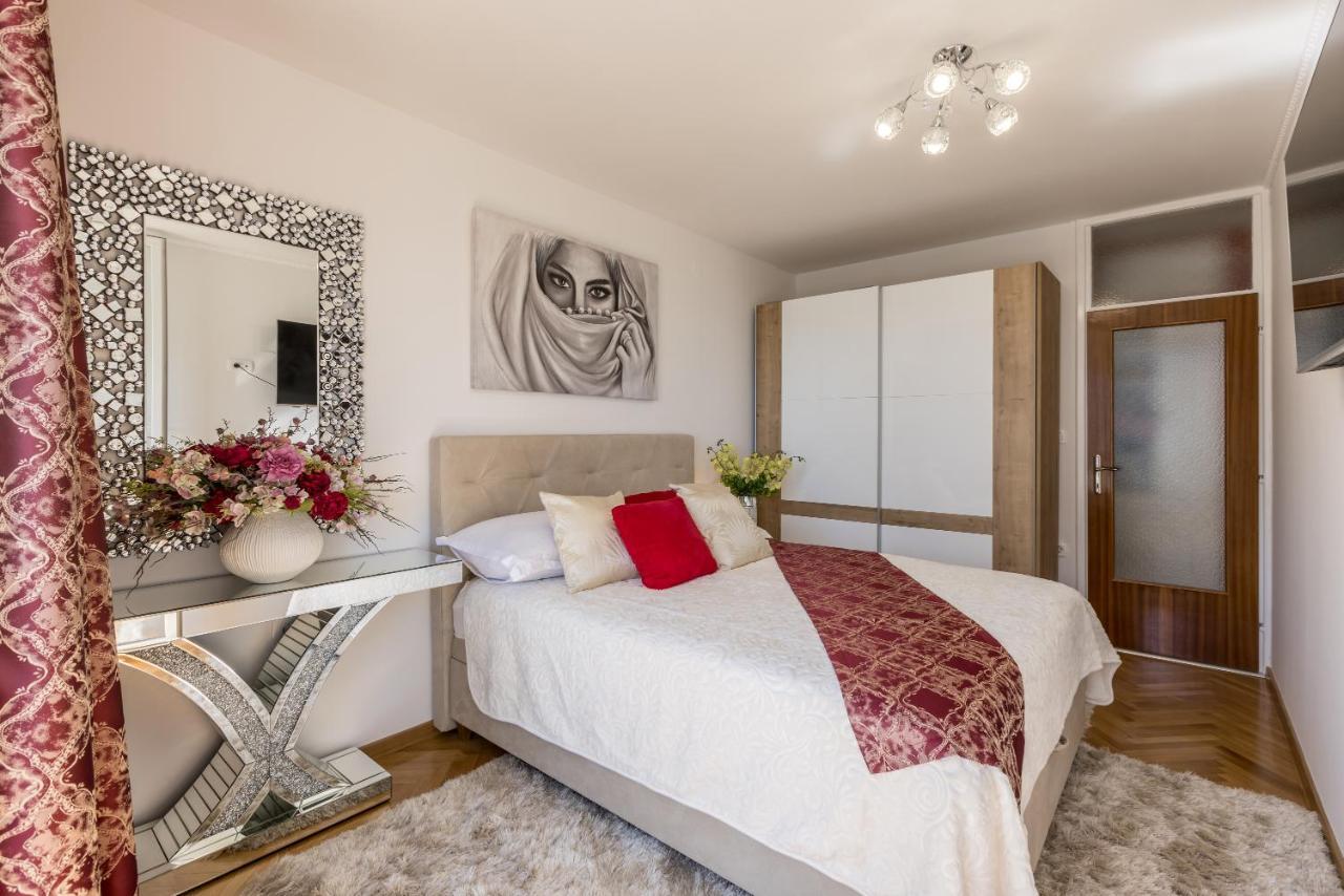 Apartment Desert Rose Split Bagian luar foto