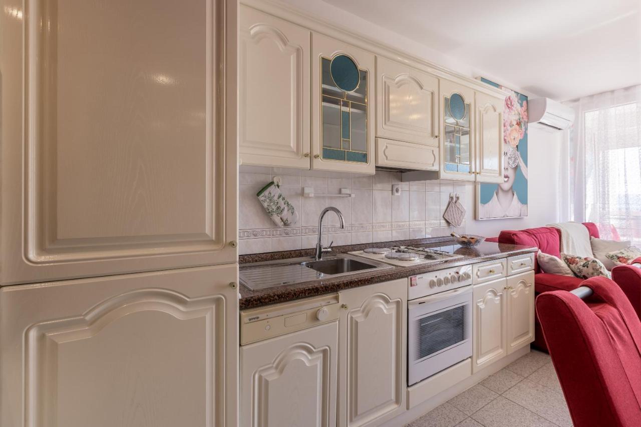 Apartment Desert Rose Split Bagian luar foto